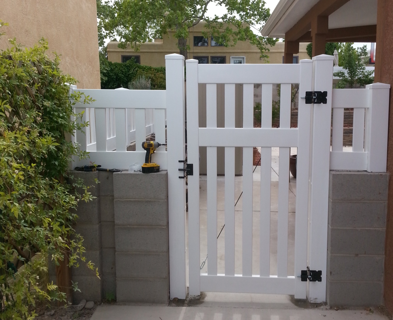 6 foot White Gate with Topper